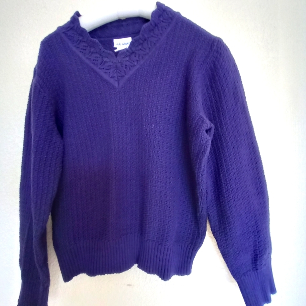 Woman's Vicky Wayne sweater 100% cotton with lace accent size small